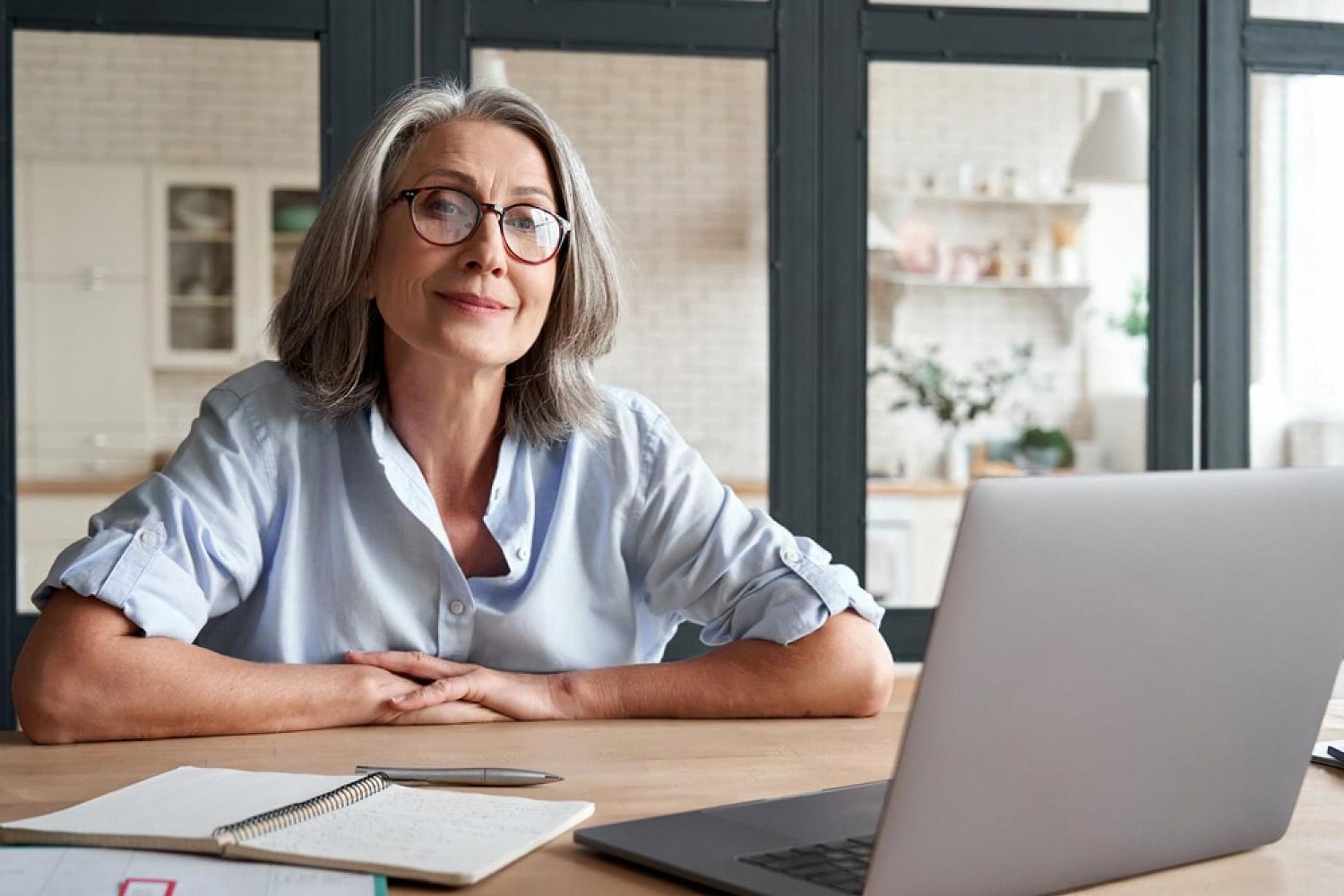 HR consultant working on laptop reviewing UAE recruitment strategy